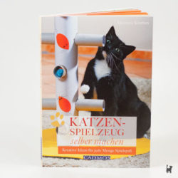 Das Buch "Katzenspielzeug selber machen - Kreative Ideen für jede Menge Spielspaß" von Marianne Keuthen