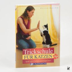 Das Buch "Trickschule für Katzen - Spaß mit Clicker und Köpfchen" von Christine Hauschild