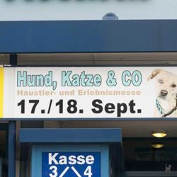 Werbeschild für die 'Hund, Katze & Co' Messe in Hamm
