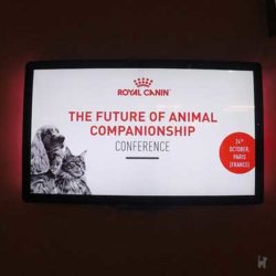 Monitor mit Informationen zur 'The Future Of Animal Companionship' Konferenz