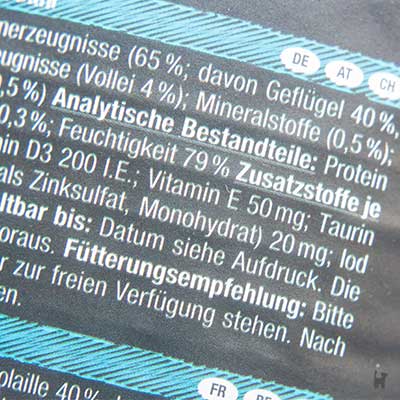 Deklaration der Zusatzstoffe auf einer Leonardo-Dose Deklaration der Zusatzstoffe auf einer Katzenfutterdose